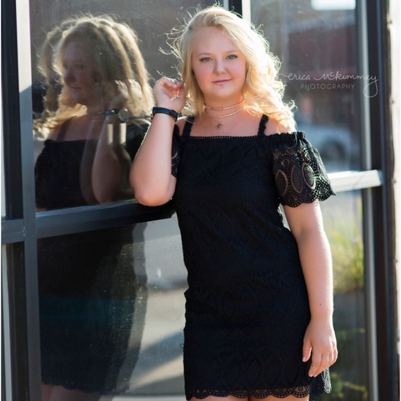 Meet your Posher, Alexis - Picture 1 of 3